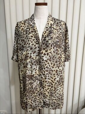 Vintage Natalie & Me 100% silk animal tiger button up women’s shirt short sleeve